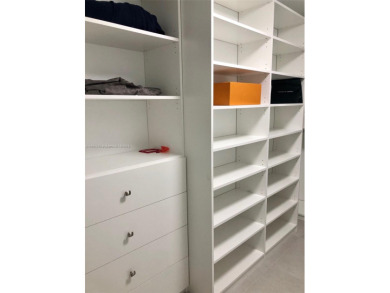 3BD, 3BATH APARTMENT. THE UNIT HAS A PRIVATE ELEVATOR ENTRANCE