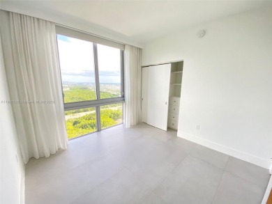 3BD, 3BATH APARTMENT. THE UNIT HAS A PRIVATE ELEVATOR ENTRANCE