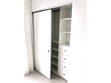 3BD, 3BATH APARTMENT. THE UNIT HAS A PRIVATE ELEVATOR ENTRANCE