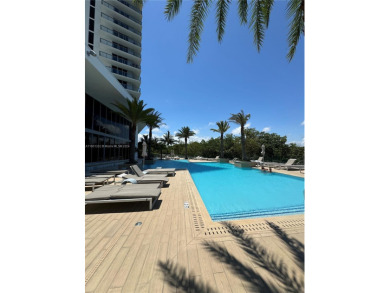 3BD, 3BATH APARTMENT. THE UNIT HAS A PRIVATE ELEVATOR ENTRANCE