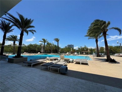 3BD, 3BATH APARTMENT. THE UNIT HAS A PRIVATE ELEVATOR ENTRANCE