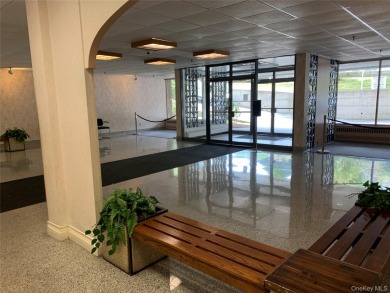 Come see this charming one bedroom unit on the top floor in very