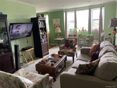 Come see this charming one bedroom unit on the top floor in very