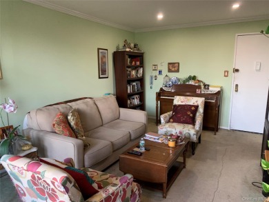 Come see this charming one bedroom unit on the top floor in very