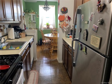 Come see this charming one bedroom unit on the top floor in very