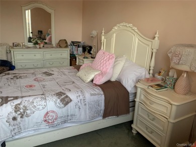 Come see this charming one bedroom unit on the top floor in very