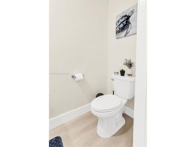 Beautiful 2BD/2.5BA unit at APEX at Park Central in Doral. Open