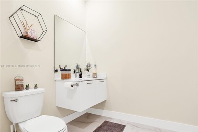 Beautiful 2BD/2.5BA unit at APEX at Park Central in Doral. Open