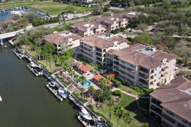 Waterfront 2-Bedroom Condo
Enjoy beautiful Intracoastal views