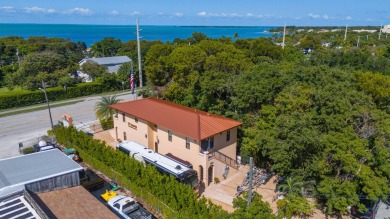 This luxury commercial property in the heart of Islamorada