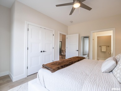 Gorgeous 2 bed / 2 bath luxury condo in the heart of Peoria