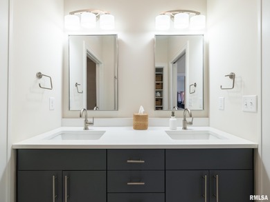 Gorgeous 2 bed / 2 bath luxury condo in the heart of Peoria