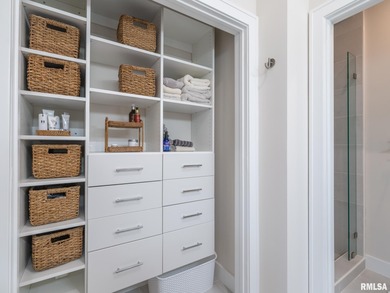 Gorgeous 2 bed / 2 bath luxury condo in the heart of Peoria