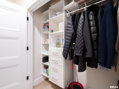 Gorgeous 2 bed / 2 bath luxury condo in the heart of Peoria