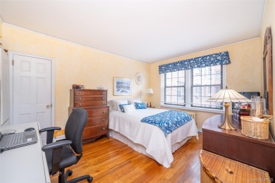 Commuters delight! Junior 4: Custom kitchen with high end