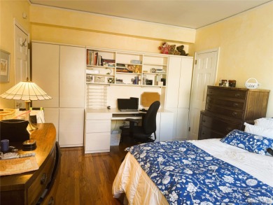 Commuters delight! Junior 4: Custom kitchen with high end