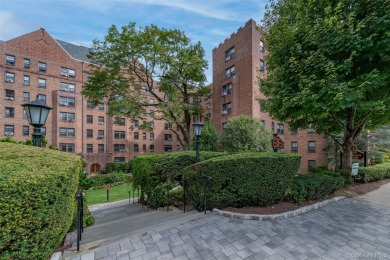 Commuters delight! Junior 4: Custom kitchen with high end