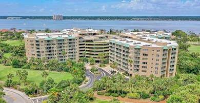 Welcome to Paradise at 4 Oceans West - Cloverleaf nestled on the