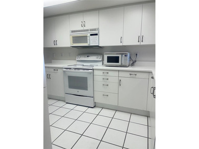 Welcome to Paradise at 4 Oceans West - Cloverleaf nestled on the