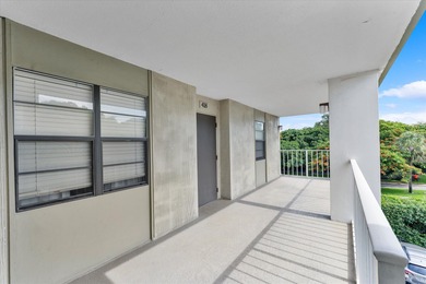 Opportunity in Prime Boca Raton Location! This top-floor corner