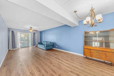 VERY CLEAN ELEVATOR BUILDING CONDOMINIUM. FEATURES 2 BEDROOMS, 2