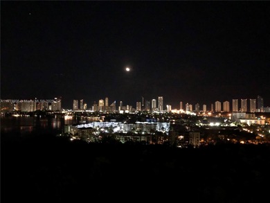 BEAUTIFUL VIEWS FROM THE 30 FLOORS. Luxury residences located in