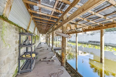 Discover your peaceful waterfront retreat on a quiet canal with