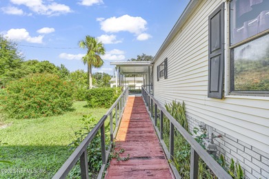 Discover your peaceful waterfront retreat on a quiet canal with