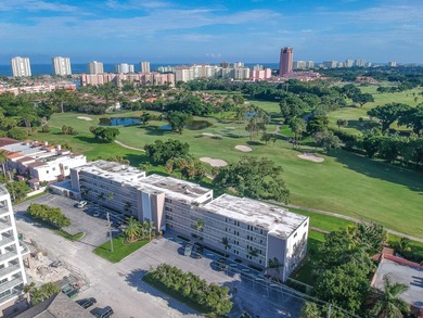 This is a gorgeous Penthouse unit overlooking Boca Raton Resort