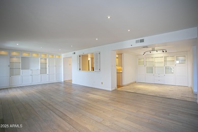 Owner Wants Sold! Bring us an offer. 1709 SF SPLIT FLOOR PLAN -