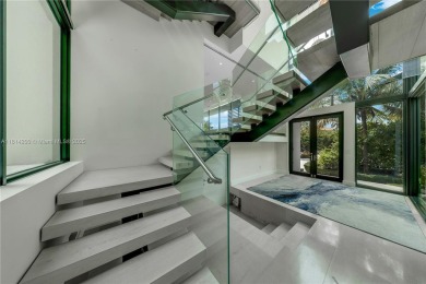 A modern masterpiece by award-winning architect Ralph Choeff