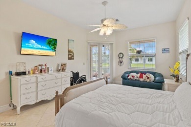 CAPE CORAL FRESHWATER CANAL HOME - This home is located close