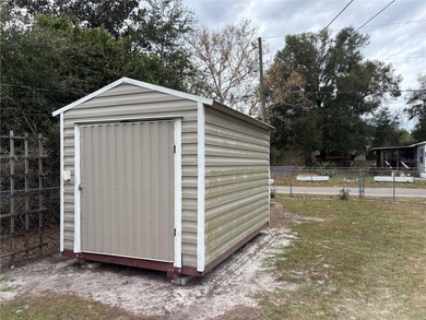 Come see this immaculate 2/1.5 fenced in Singlewide with tons of