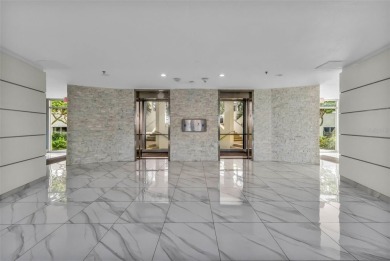 Bayfront Bliss: Elegant 2 Bed, 2 Bath Condo on Sarasota Bay -