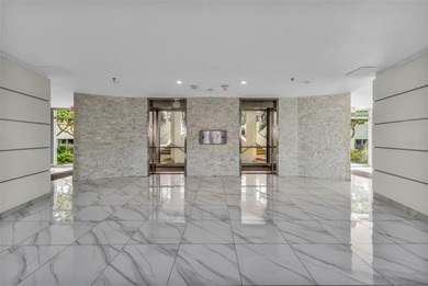 Bayfront Bliss: Elegant 2 Bed, 2 Bath Condo on Sarasota Bay -