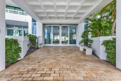 Bayfront Bliss: Elegant 2 Bed, 2 Bath Condo on Sarasota Bay -