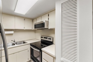 Reduced for quick sale !!!! Welcome to Westchester Point , very