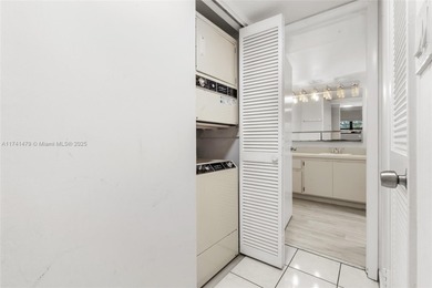 Reduced for quick sale !!!! Welcome to Westchester Point , very