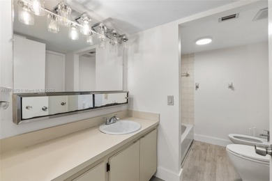 Reduced for quick sale !!!! Welcome to Westchester Point , very