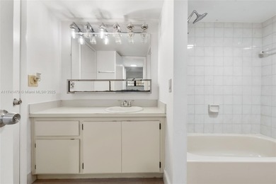 Reduced for quick sale !!!! Welcome to Westchester Point , very