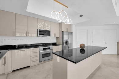 Spacious 2-bedroom, 2.5-bath residence in Aventura featuring a