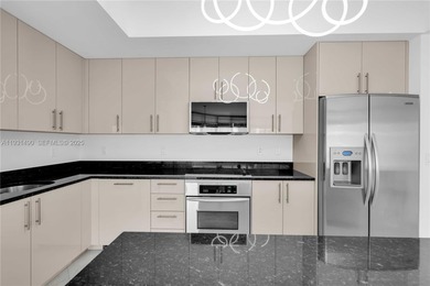 Spacious 2-bedroom, 2.5-bath residence in Aventura featuring a