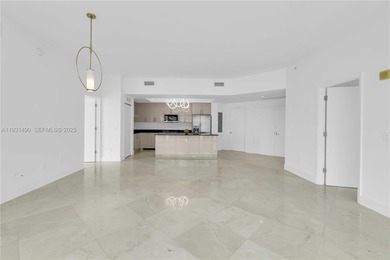 Spacious 2-bedroom, 2.5-bath residence in Aventura featuring a