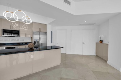 Spacious 2-bedroom, 2.5-bath residence in Aventura featuring a