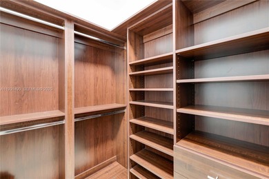 Spacious 2-bedroom, 2.5-bath residence in Aventura featuring a