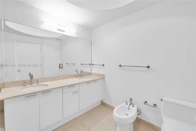 Spacious 2-bedroom, 2.5-bath residence in Aventura featuring a