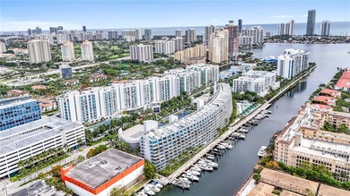 Spacious 2-bedroom, 2.5-bath residence in Aventura featuring a