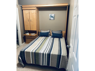 REMARKABLE AND RARE TOP FLOOR, CORNER UNIT, CONDO in the highly