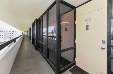 Location location!Beautiful remodeled  2 story penthouse with