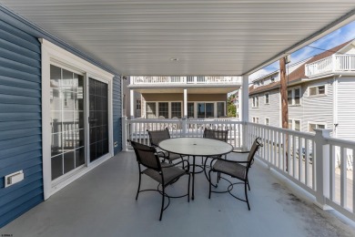 BEACHBLOCK SINGLE or Duplex! Welcome to 909 4th Street. An